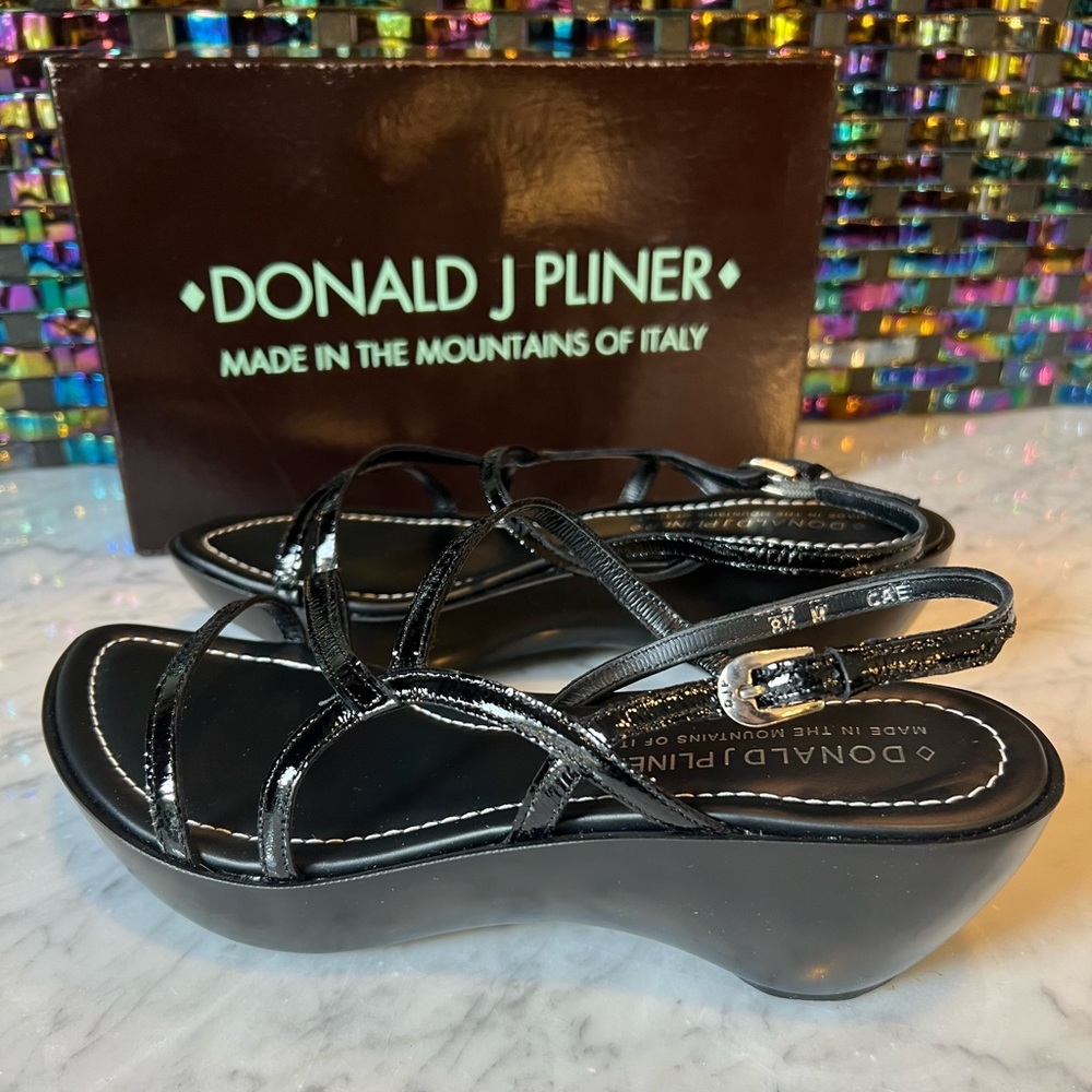 Donald J. Pliner Size 8.5 Black Wedge Sandals